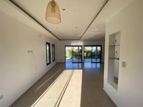 Casa 5 ambientes con 2 baños
