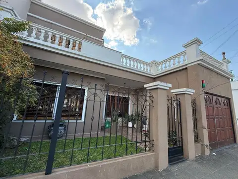 Amplia, cómoda y amueblada casa en alquiler de 1ra categoría