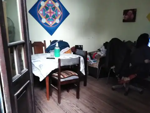 Excelente Ph de 4 amb. con Patio cubierto y Terraza propia. Inmejorable ubicación. Sup. total 117m2 - A Refaccionar.