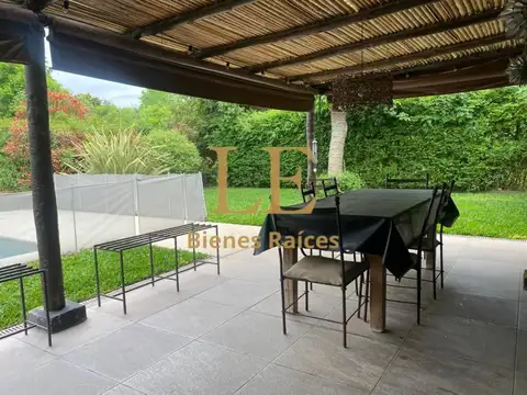 Casa en Venta con 2 cocheras
