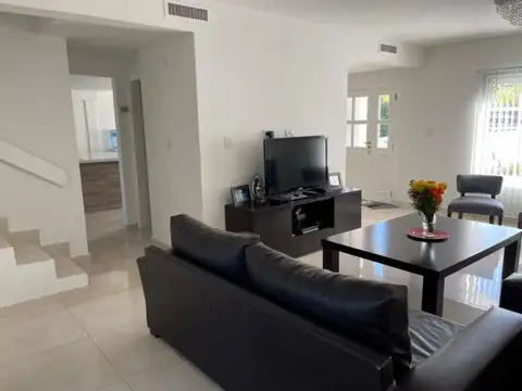 Casa 6 ambientes con 3 baños