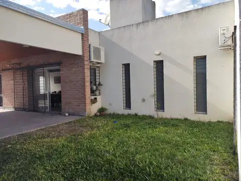Casa en Venta con 4 cocheras