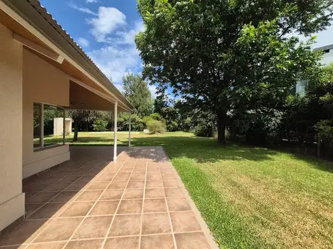 Casa 4 ambientes con 3 baños