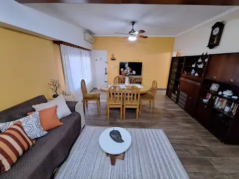 CASA VENTA 4 AMB.+ DEPTO 2 AMB+COCHERAS BURZACO