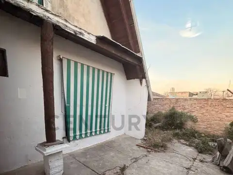 Casa 6 ambientes con 1 baño