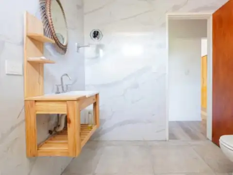 Casa en Venta con 3 cocheras
