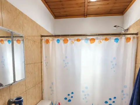Casa 2 ambientes con 2 baños