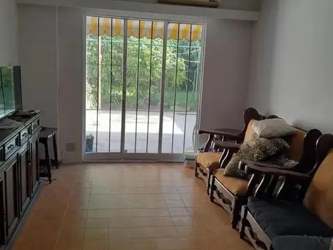 Depto Tipo Casa 5 ambientes con 2 baños