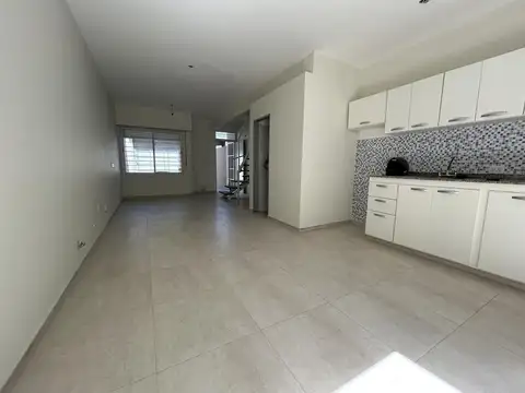 Casa en Alquiler con 1 cochera