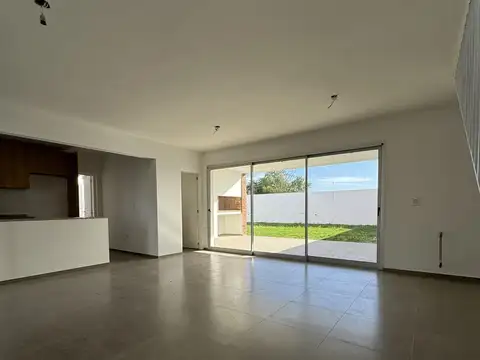 Casa 3 ambientes con 2 baños