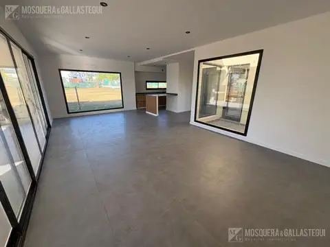 Casa 4 ambientes con 3 baños