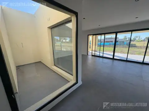 Casa en Venta en Pilar Del Este - Santa Sofia, USD 190.000