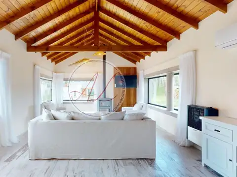 Casa en Venta con 2 cocheras