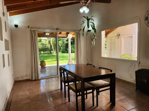 Casa 3 ambientes con 2 baños