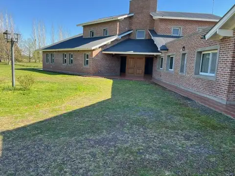 Casa en Venta con 3 cocheras