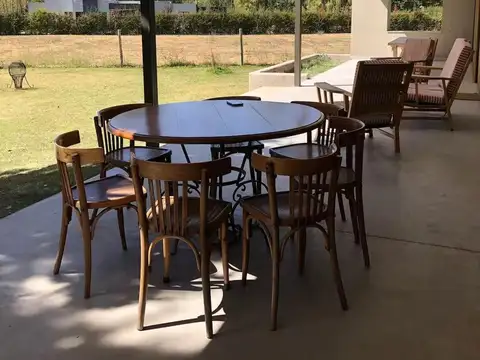 Casa en venta - 3 Dormitorios 2 Baños - Mendoza