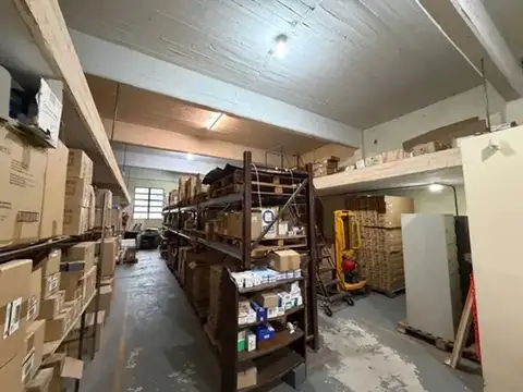 Depósito con oficinas  en 2 plantas + terraza