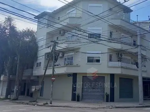 VENTA DE LOCAL CON COCHERA EN VILLA BOSCH