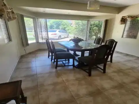 Casa en Alquiler con 1 cochera