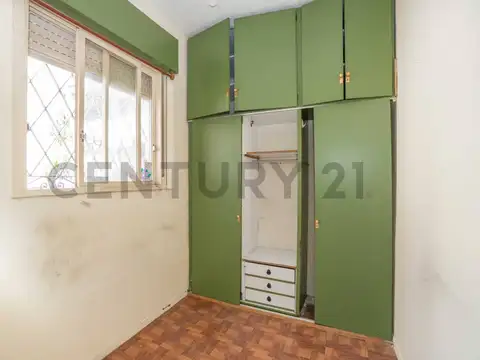 PH EN LA MEJOR ZONA VILLA URQUIZA CON GRAN TERRAZA . 3 AMBIENTES . AMPLIO POTENCIAL.