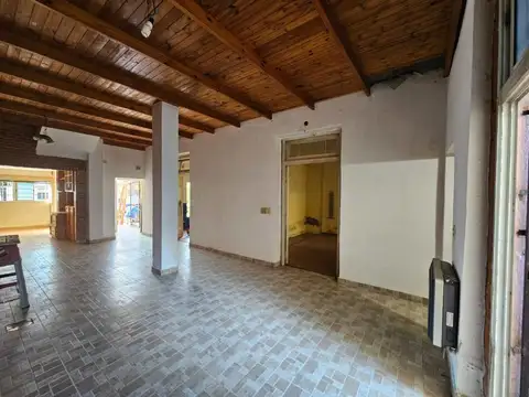 Casa 5 ambientes con 1 baño