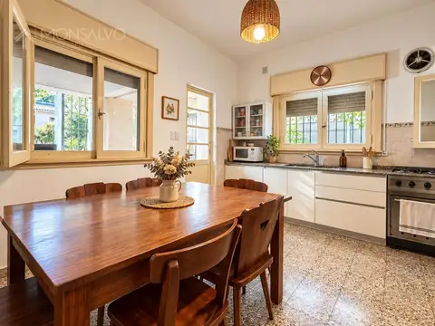 Casa en Venta con 2 cocheras