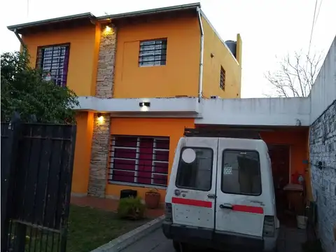 AMPLIA CASA 5 DORMITORIOS