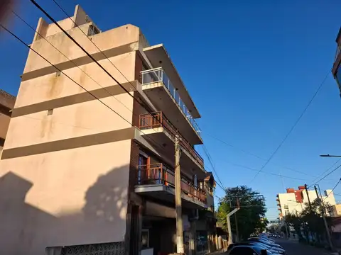 Alquiler Anual Importante Salon ! Santa Teresita