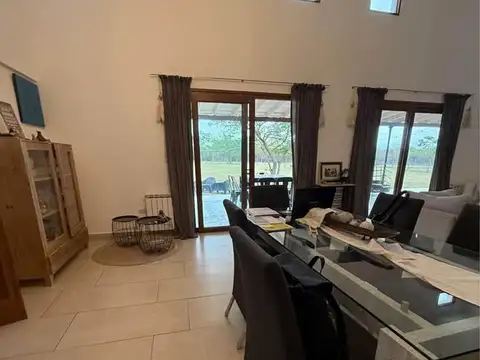 Casa en Alquiler con 5 cocheras