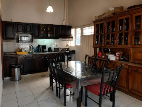 Casa 5 ambientes con 2 baños