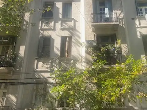 SE VENDE SEMIPISO, 4 Ambientes al frente.