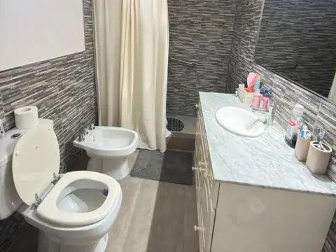 Casa 4 ambientes con 3 baños
