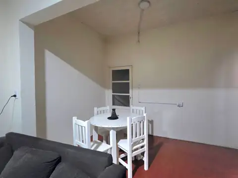 Casa 6 ambientes con 2 baños