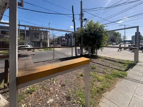 V Lynch - Venta 2 locales y oficina ACEPTA PERMUTA