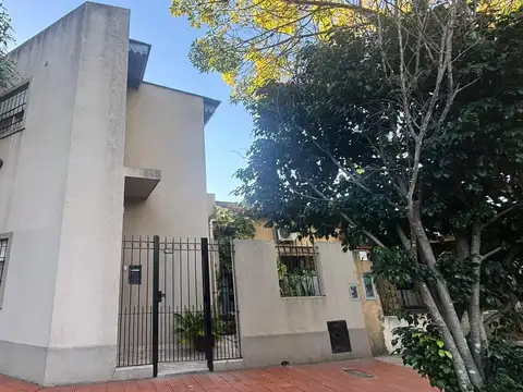 Venta casa 3 amb con cochera en Muñiz