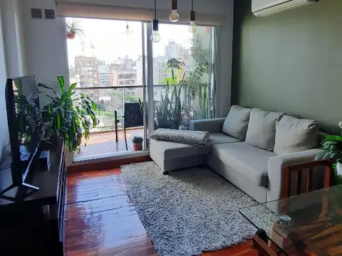 Espectacular depto amoblado con quincho, parrilla, pileta, solarium y cochera.