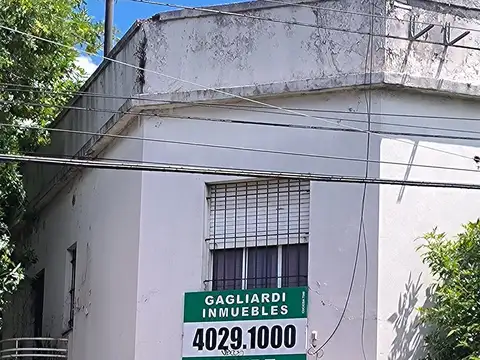 Departamento tipo casa en venta en Pompeya 3 ambientes + terraza propia ideal para contruir en ella