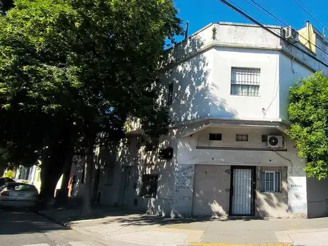 Departamento tipo casa en venta en Pompeya 3 ambientes + terraza propia