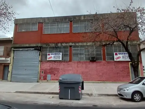 GALPÓN (PORTON  AUTOM. 4,3 M. DE ANCHO POR 5 M. DE ALTO )ESPECTACULAR DE 1200 M2 (17,32 X 40) FZA MOTRIZ C/ ENTRADA P/CAMIÓN APTO TODO DESTINO