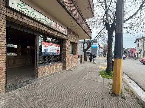 Avenida Instrucciones del año XIII 700