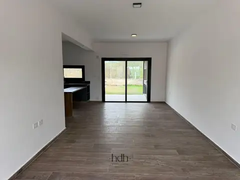 Casa 5 ambientes con 1 baño