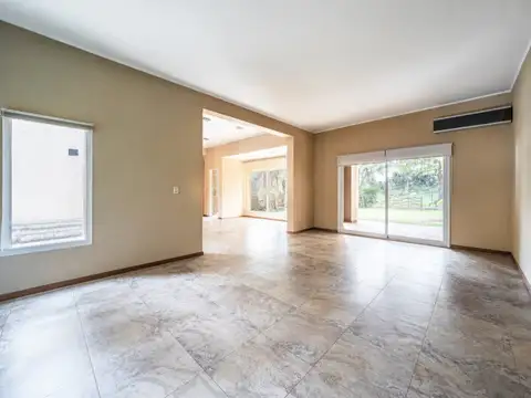 Casa en Venta con 3 cocheras