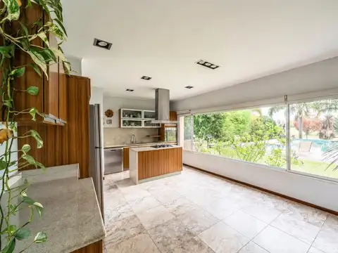 Casa 5 ambientes con 3 baños