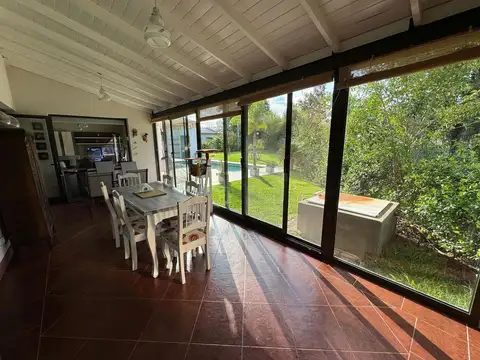 Casa en Venta con 3 cocheras