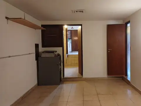 Casa 7 ambientes con 2 baños