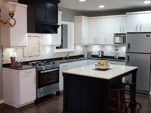 Casa en venta c/ cochera en Pinamar