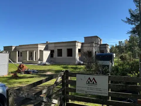 Casa 4 ambientes con 3 baños