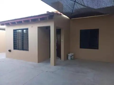 Casa en Alquiler con 1 cochera