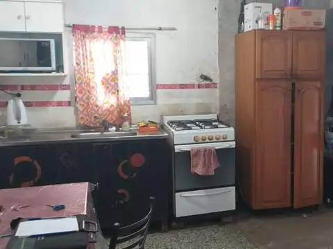 Casa 4 ambientes con 1 baño