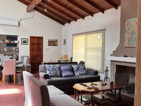Casa venta Ingeniero Maschwitz centro-Escobar-5 ambientes-Quincho-Pileta-Paseo Mendoza-APTO CREDITO